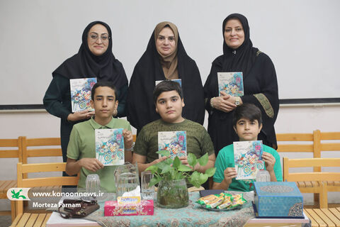نشست نقد و بررسی کتاب خانواده آقای چرخشی
