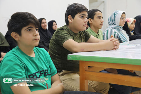نشست نقد و بررسی کتاب خانواده آقای چرخشی
