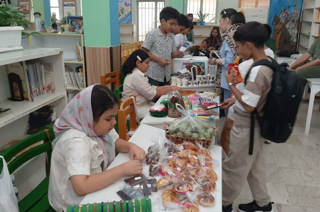 بازارچه «بُنَک» با عرضه محصولات کودکان و نوجوانان کارآفرین در مرکز هشتگرد