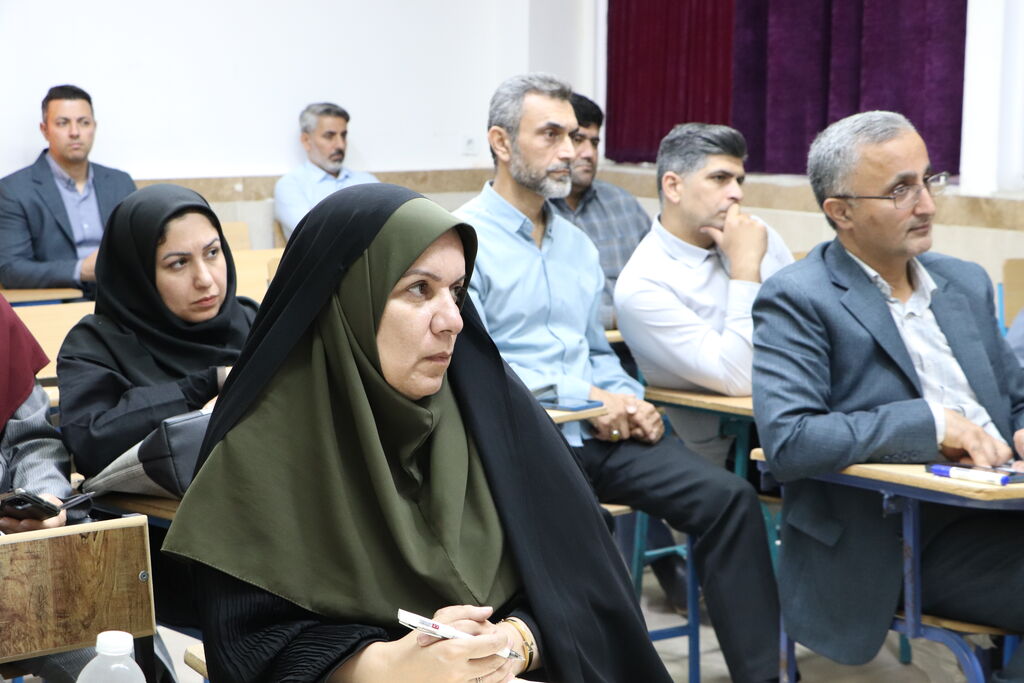 نشست تبیینی مدیر دفتر مرکزی حراست کانون با کارکنان گلستان
