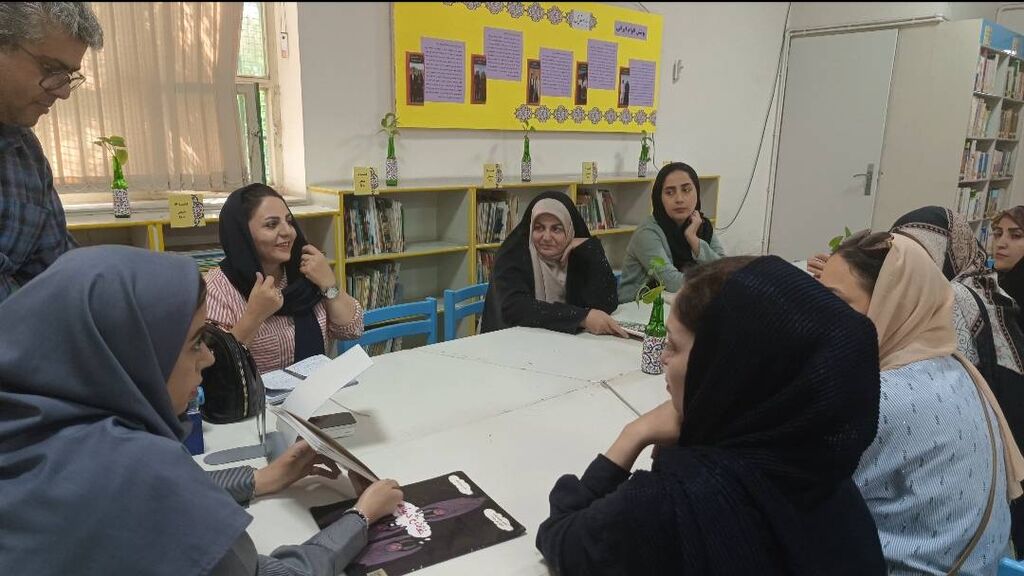 برگزاری نشست پویش «۴ کتاب، ۴ فصل» با حضور باشگاه کتاب‌خوانی والدین در مرکز ۳۲