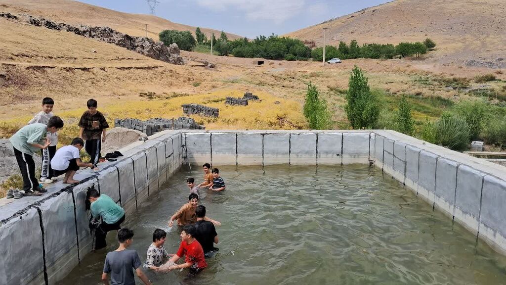 اعضای کانون کنگاور با بازی‌های محلی در روستای داربسر آشنا شدند