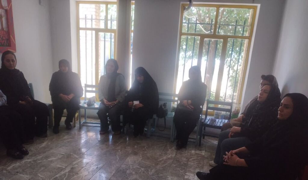 نشست همگامی والدین و مربیان در کانون گیلانغرب
