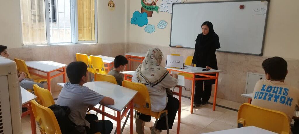 گلستان‌خوانی با فعالیت‌های مختلف در مرکز شماره ۱۲ کانون کرمانشاه