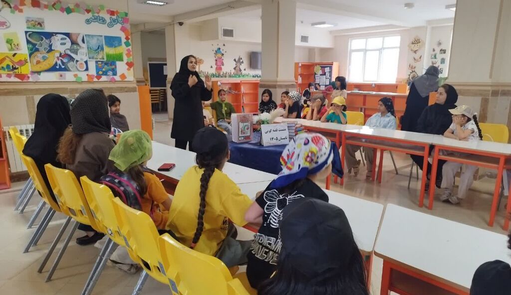نشست قصه‌گویی برای اعضا و والدین در مرکز شماره ۱۳ کانون کرمانشاه برگزار شد