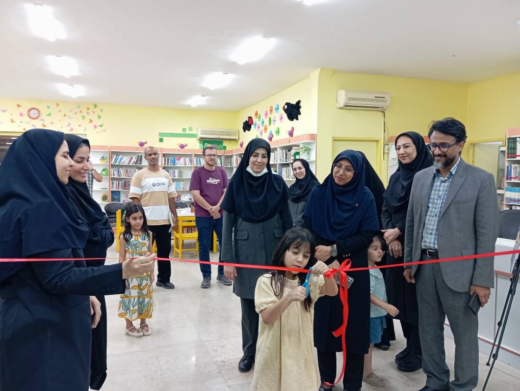 آثار خلاقیت کودکان و نوجوانان اعضا کانون هرمزگان در ویترین «ماهی پرنده»