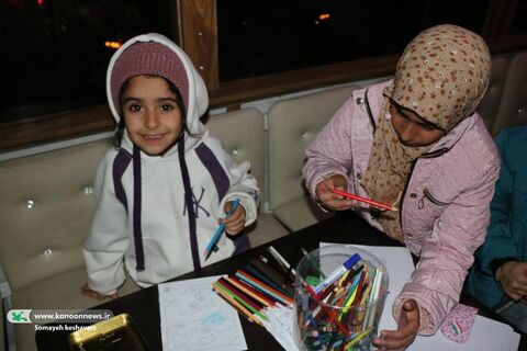کاروان خودرویی عروسکی میهمان موکبها و تجمعات شبانه  شد.