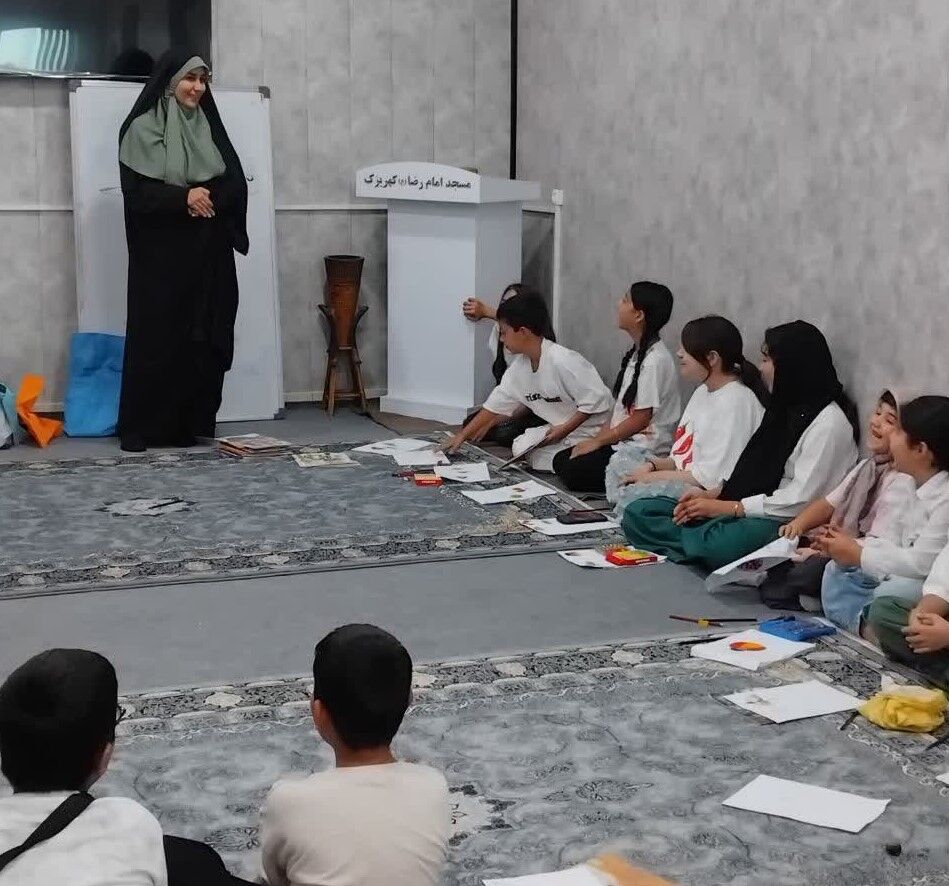 بازدید مدیرکل ارزیابی عملکرد و پاسخ‌گویی به شکایات کانون از خدمت‌رسانی کتابخانه سیار البرز