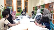 از شناخت گیاهان دارویی تا یک آزمایش علمی؛ گزارش نشست کتاب‌خوانی «دم‌نوش مهربان» در مرکز مجتمع آفرینش