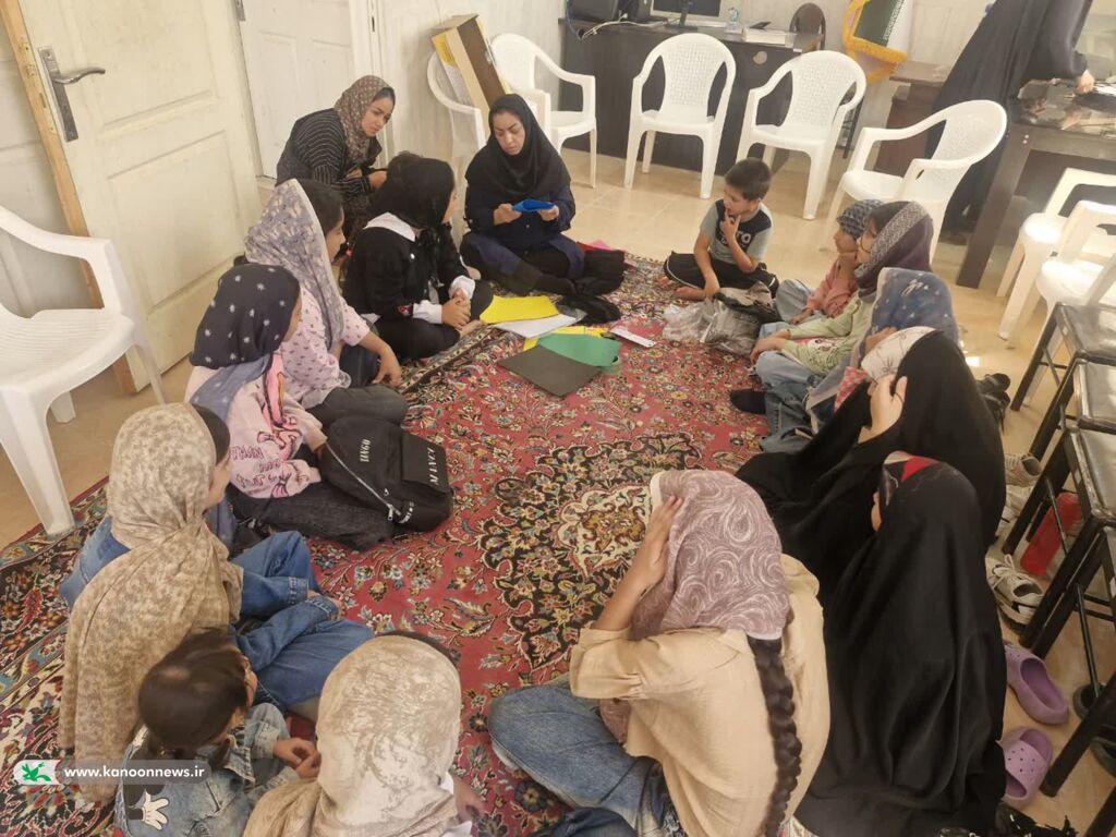 رد پای لبخند و کتاب بر چهره کودکان گورچان با حضور مرکز سیار روستایی کانون استان مرکزی