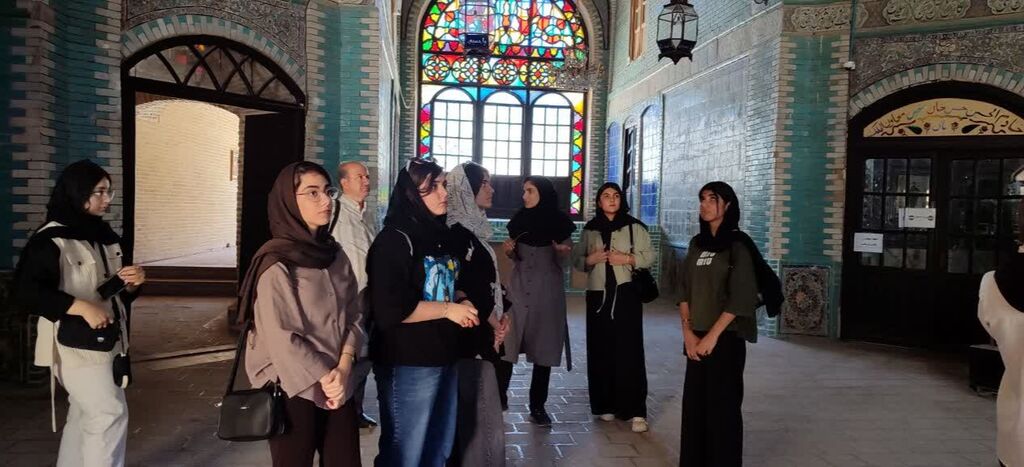 آغاز اردوی سه‌روزه فرهنگی‌تفریحی گروه سرود کانون پاوه با بازدید از آثار تاریخی کرمانشاه