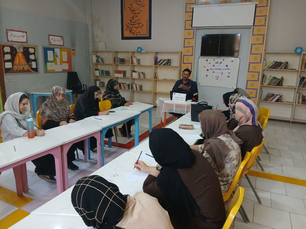 برگزاری کارگاه "سلامت و بهداشت روان در خانواده" در مجتمع شماره ۱ کانون کرمانشاه