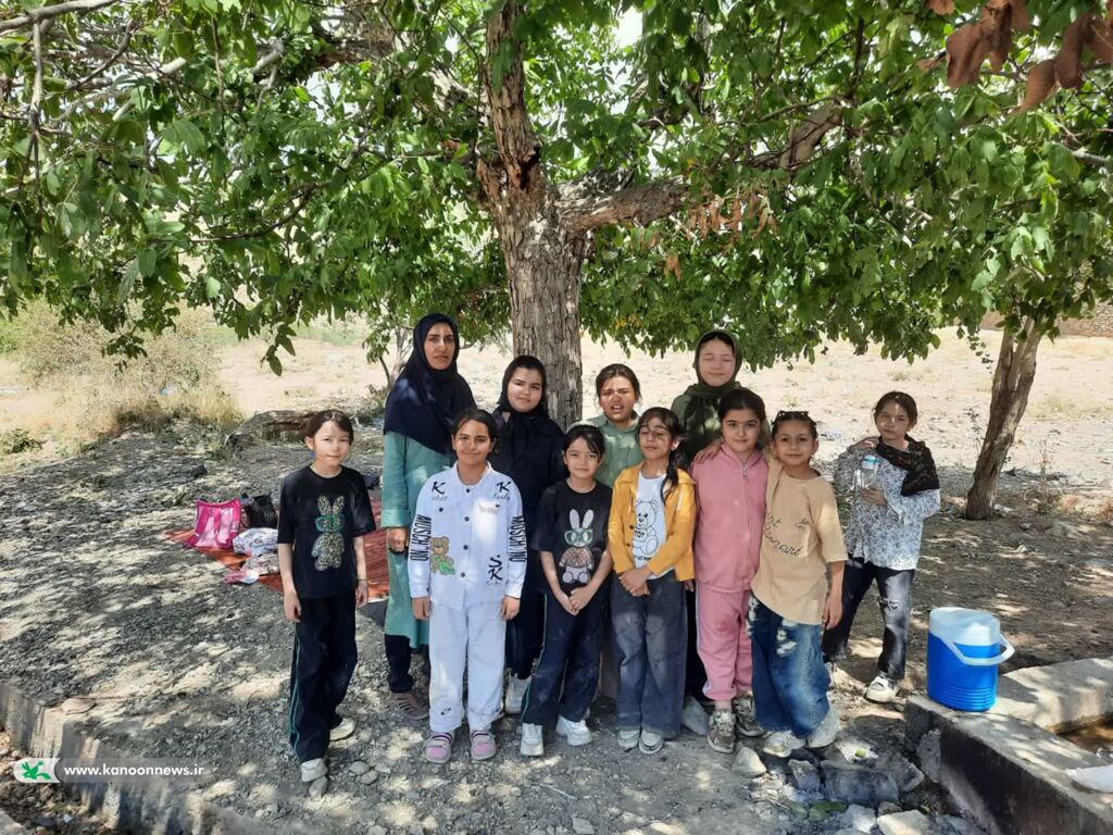 طنین نشاط اعضای کانون نراق در طبیعت چشمه‌واران جاسب
