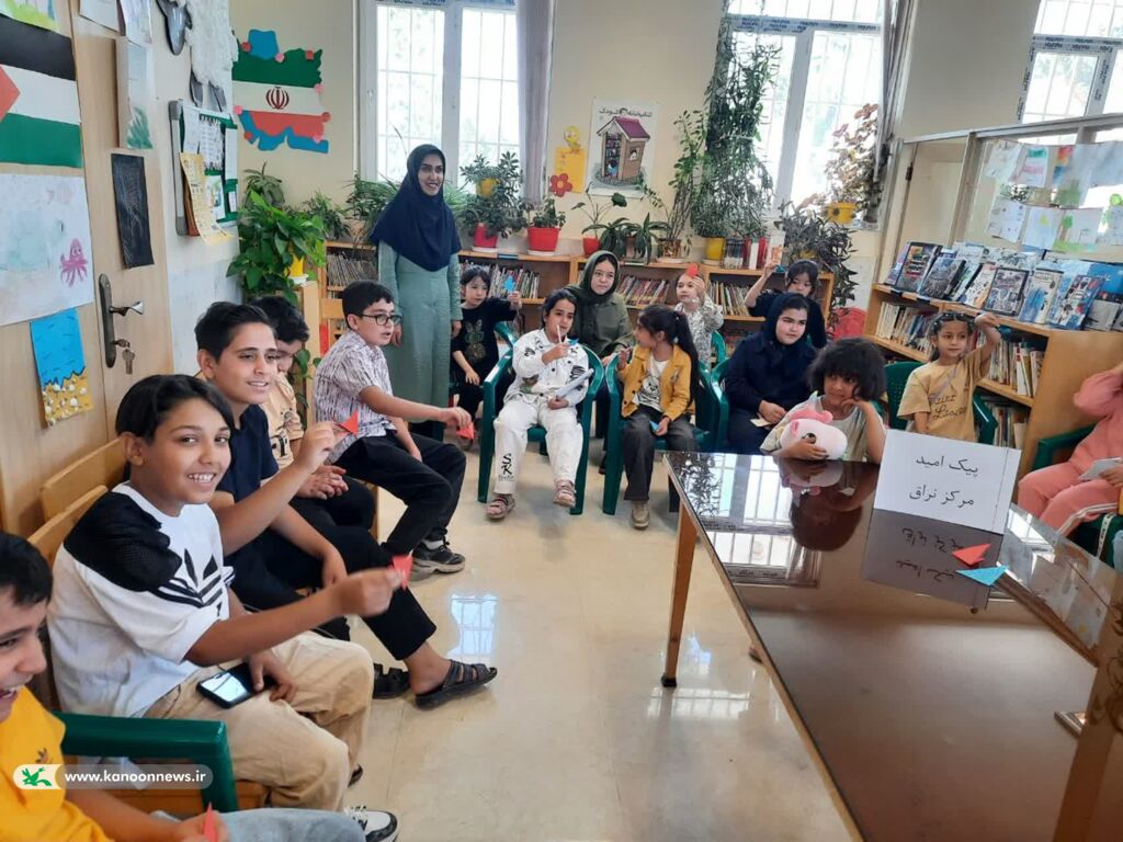 طنین شادی و دانایی در روستای واران با حضور کاروان «پیک امید» کانون نراق