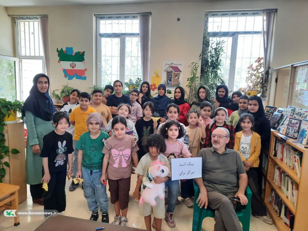 طنین شادی و دانایی در روستای واران با حضور کاروان «پیک امید» کانون نراق