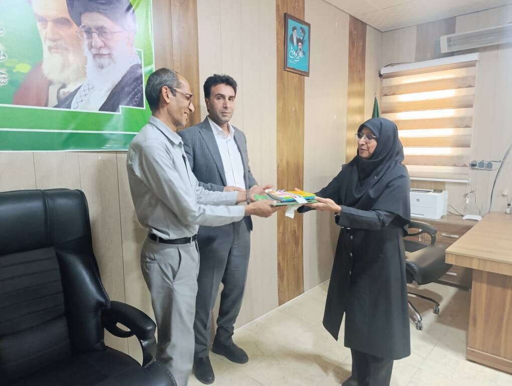 خیز بلند کانون هرمزگان برای تحقق عدالت فرهنگی در حاجی‌آباد/ از طرح «همه با هم» تا استقرار کتابخانه سیار در روستاها