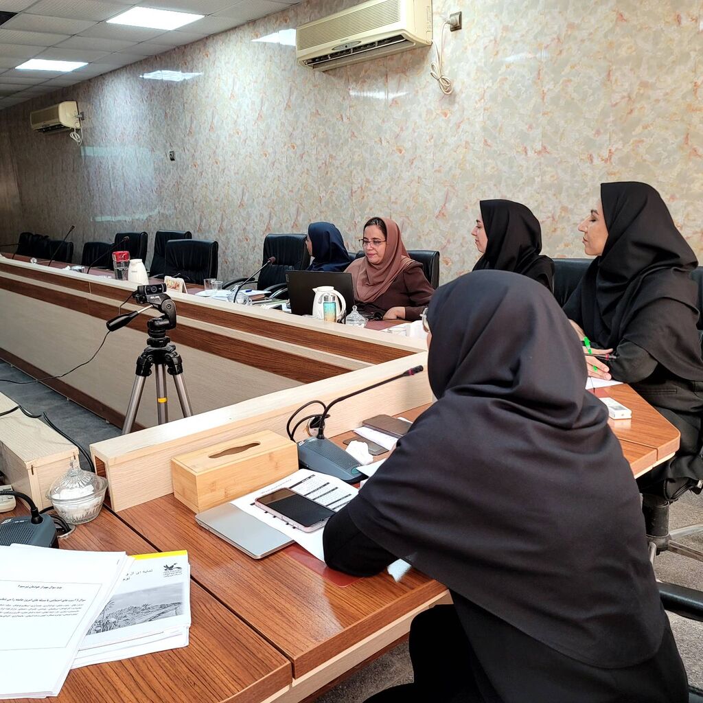 عملکرد کانون استان هرمزگان در سمینار کارشناسان بررسی شد