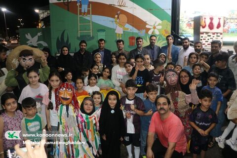 هنرنمایی هنرمندان تماشاخانه سیار کانون در شهرستان‌های شفت و صومعه‌سرا