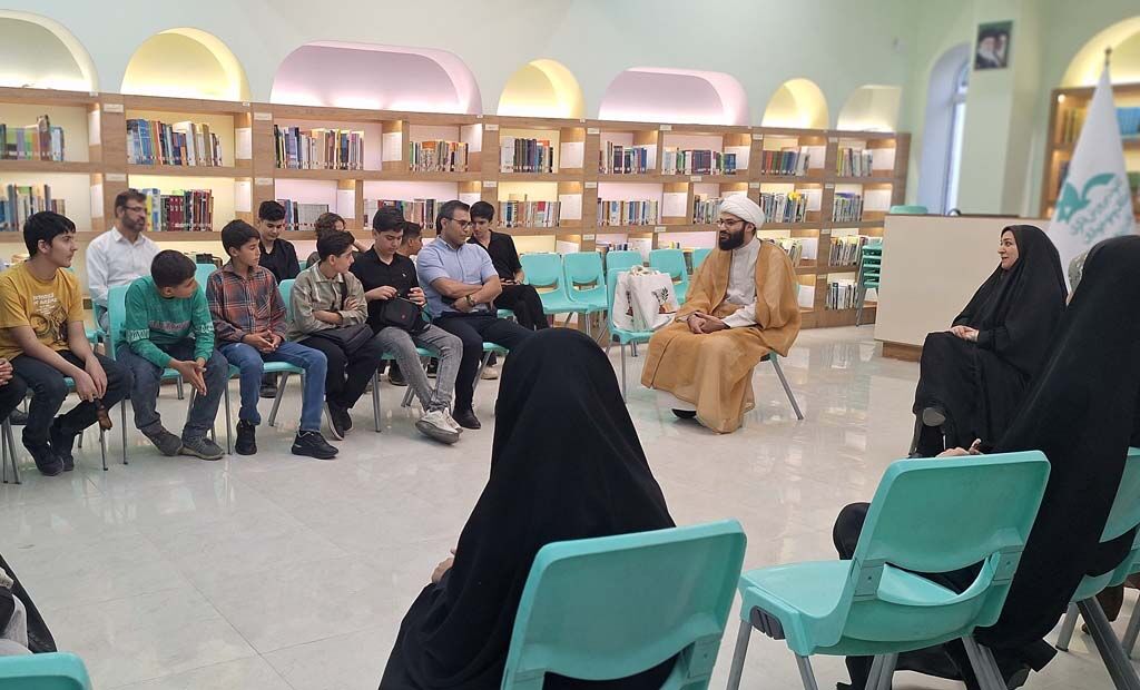 نشست آموزشی «من اینستاگرام می‌بینم یا اینستاگرام من را؟» در زنجان