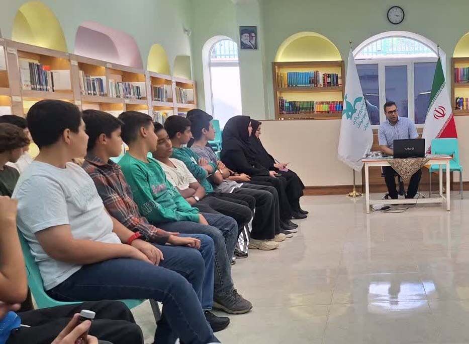 نشست آموزشی «من اینستاگرام میبینم یا اینستاگرام من را؟» در زنجان