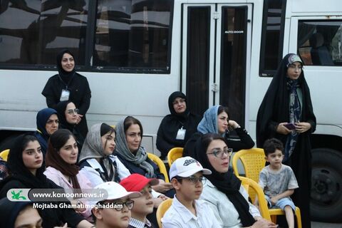 هنرنمایی هنرمندان تماشاخانه سیار کانون در شهرستان‌های شفت و صومعه‌سرا