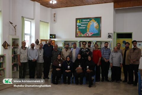هنرنمایی هنرمندان تماشاخانه سیار کانون در شهرستان‌های شفت و صومعه‌سرا