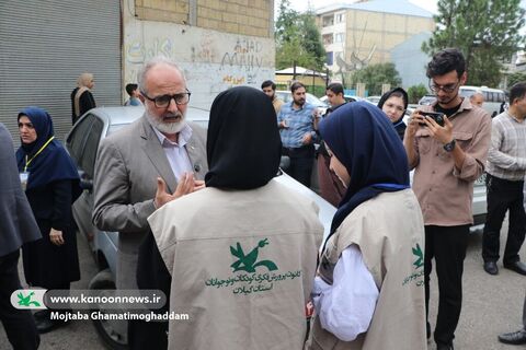 هنرنمایی هنرمندان تماشاخانه سیار کانون در شهرستان‌های شفت و صومعه‌سرا