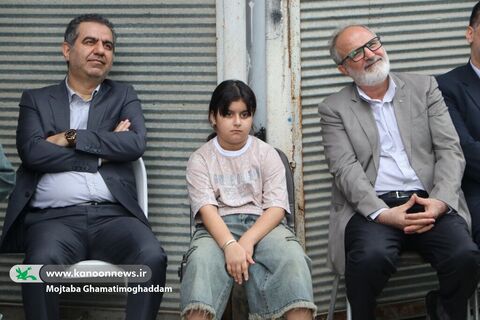 هنرنمایی هنرمندان تماشاخانه سیار کانون در شهرستان‌های شفت و صومعه‌سرا