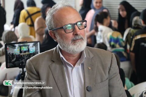 هنرنمایی هنرمندان تماشاخانه سیار کانون در شهرستان‌های شفت و صومعه‌سرا