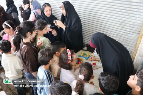 هنرنمایی هنرمندان تماشاخانه سیار کانون در شهرستان‌های شفت و صومعه‌سرا