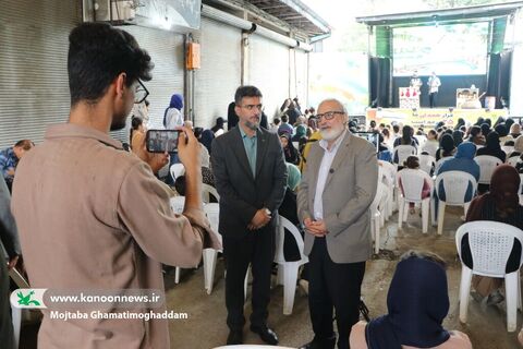 هنرنمایی هنرمندان تماشاخانه سیار کانون در شهرستان‌های شفت و صومعه‌سرا