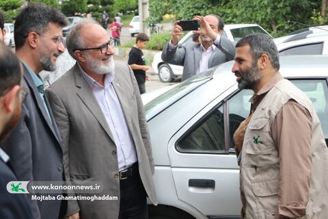 هنرنمایی هنرمندان تماشاخانه سیار کانون در شهرستان‌های شفت و صومعه‌سرا