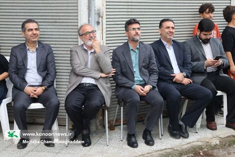 هنرنمایی هنرمندان تماشاخانه سیار کانون در شهرستان‌های شفت و صومعه‌سرا