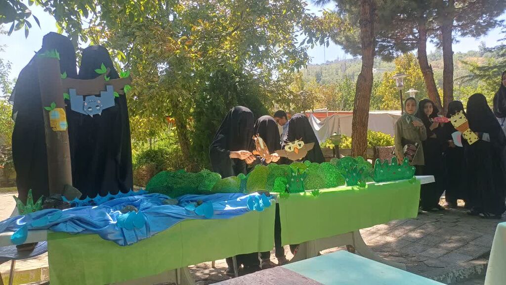 نمایش «خفاش دیوانه» روایت خلاقانه کانون مریانج از پایان تابستان