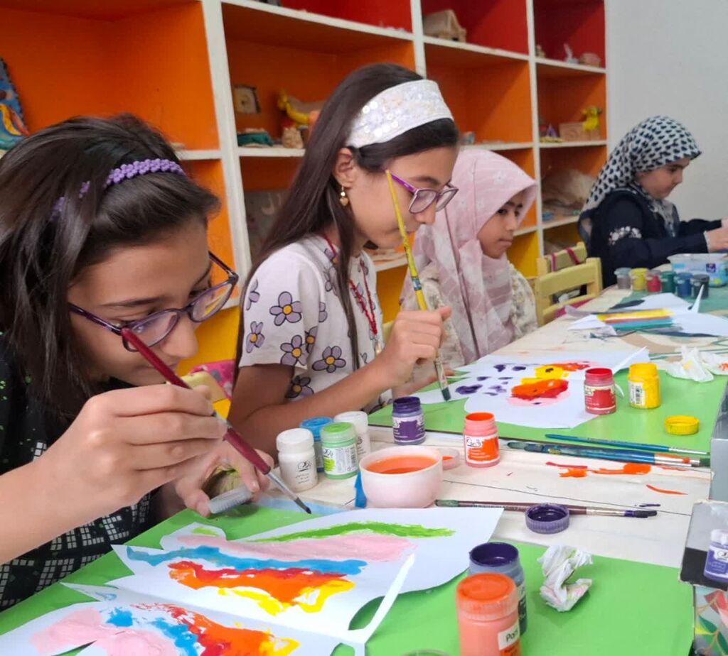 کشف تقارن در طبیعت با زبان رنگ و خلاقیت در مرکز ۳ همدان