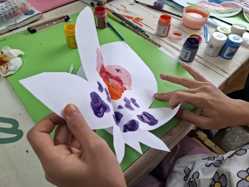 کشف تقارن در طبیعت با زبان رنگ و خلاقیت در مرکز ۳ همدان