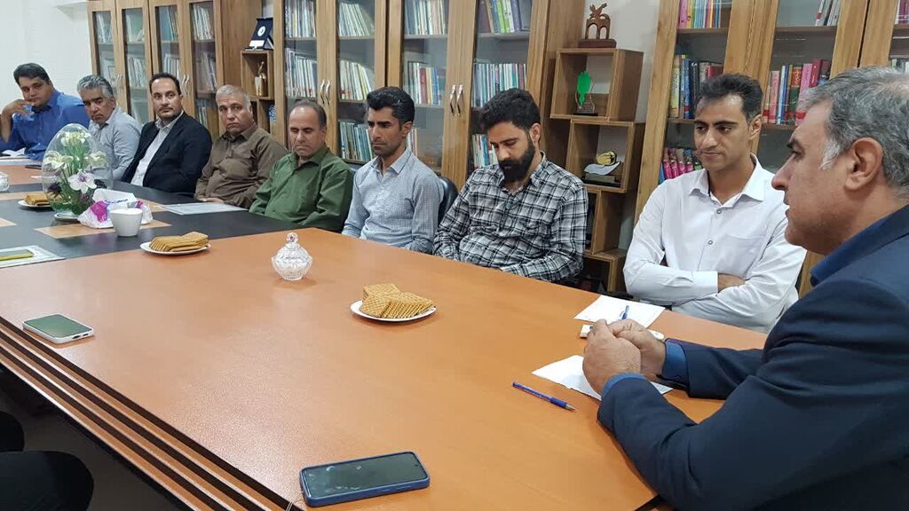 نشست صمیمی معاون اداری و مالی کانون کرمانشاه با نیروهای خدمات برگزار شد