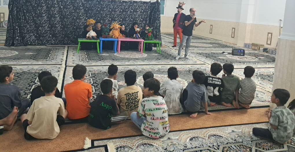 اجرای نمایش «اوکاپی» در روستاهای گبرانی و قادرخانی میناب با هدف ارتقای سطح تاب آوری ونشاط اجتماعی کودکان