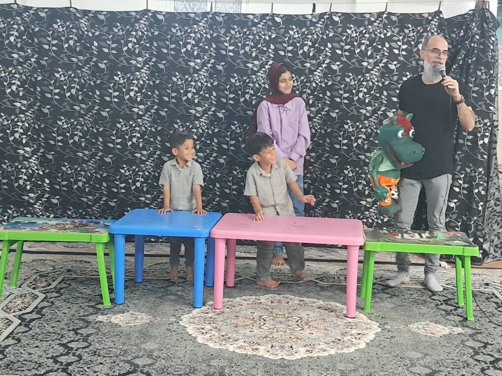 اجرای نمایش «اوکاپی» در روستاهای گبرانی و قادرخانی میناب با هدف ارتقای سطح تاب آوری ونشاط اجتماعی کودکان