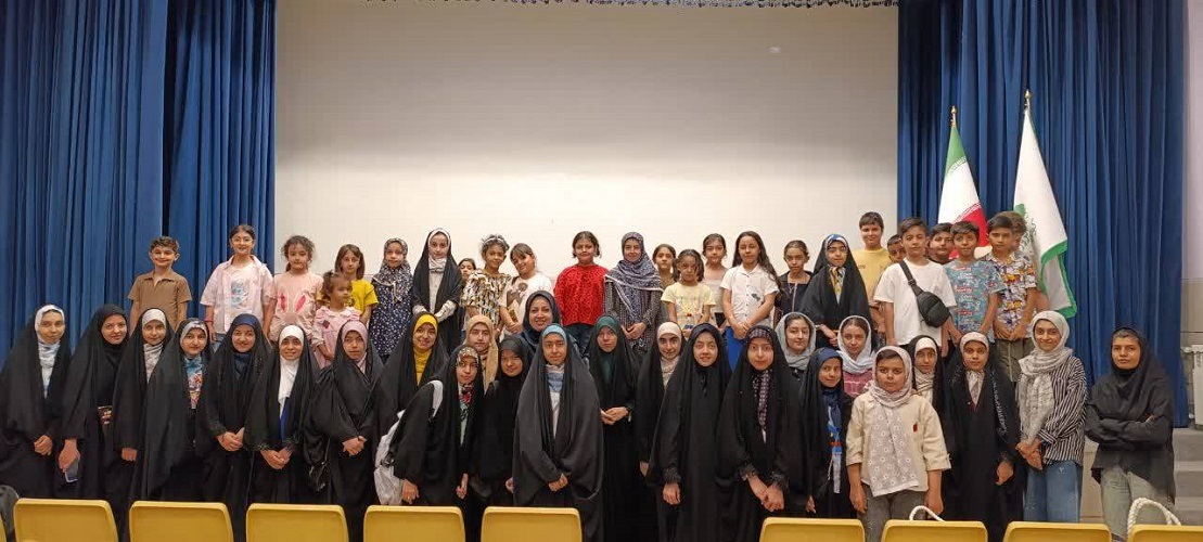 «زیبا صدایم کن» روی پرده کانون شهرضا رفت