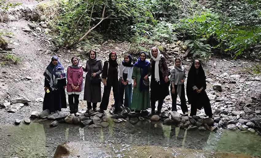 حضور اعضای دختر برگزیده باشگاه داستان «قاف» در اردوی تخصصی کانون