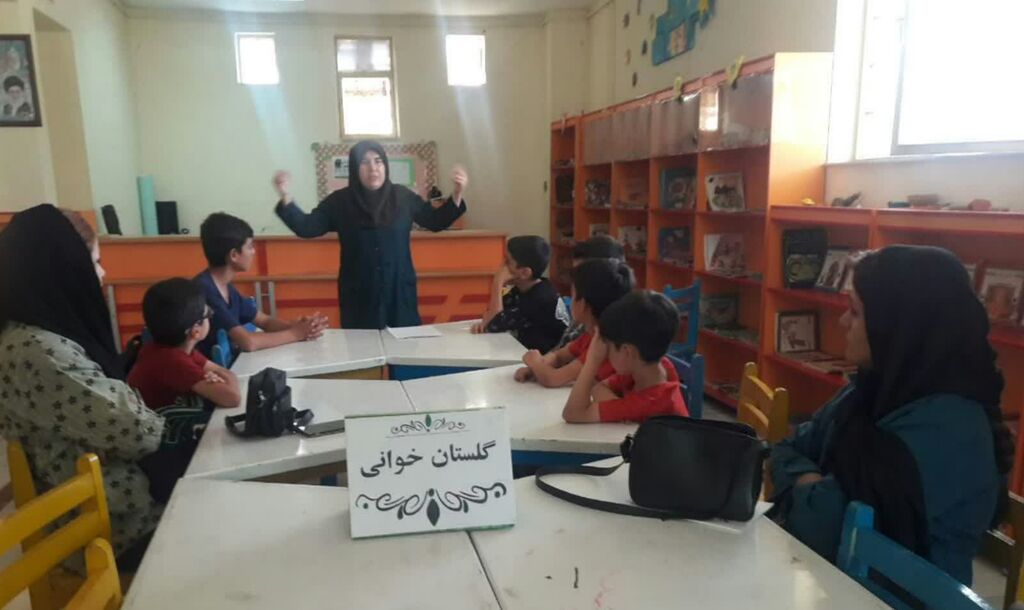 برنامه گلستان‌خوانی با حضور اعضا و مادران در مرکز گهواره کرمانشاه برگزار شد