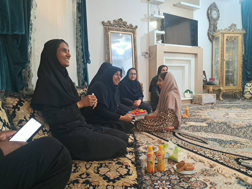 مدیرکل کانون هرمزگان با کودکان مجروح و خانواده‌های شهدای حمله آمریکا به بندر کوهستک دیدار کرد