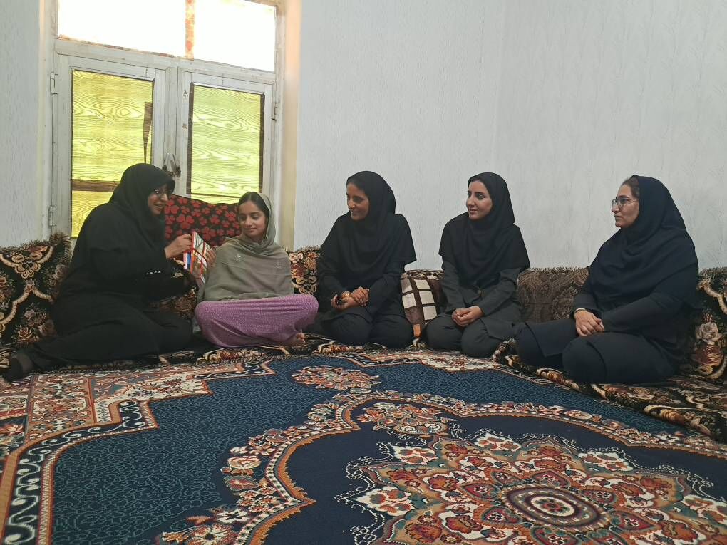 مدیرکل کانون هرمزگان با کودکان مجروح و خانوادههای شهدای حمله آمریکا به بندر کوهستک دیدار کرد