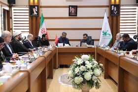 نشست مدیرعامل و مدیران کانون با مسئولان دفتر حفظ و نشر آثار رهبر شهید