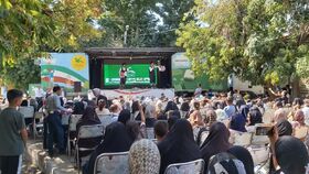 تماشاخانه سیار کانون در چهار نقطه شهرستان ماکو به اجرای برنامه پرداخت