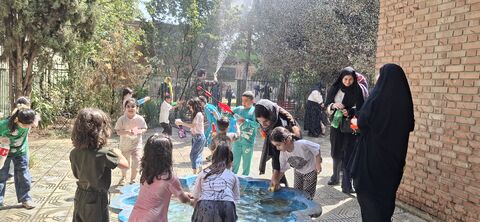 جشن پایان تابستان مرکز ۸؛ از خاطره اکبر عبدی تا هیجان آب‌بازی