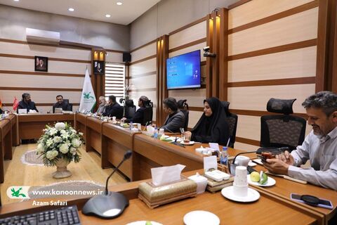 نشست مدیرعامل و مسئولان کانون با مسئولان دفتر دفتر حفظ و نشر آثار رهبر شهید