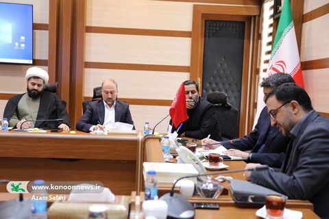 نشست مدیرعامل و مسئولان کانون با مسئولان دفتر دفتر حفظ و نشر آثار رهبر شهید
