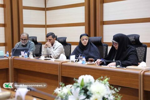 نشست مدیرعامل و مسئولان کانون با مسئولان دفتر دفتر حفظ و نشر آثار رهبر شهید